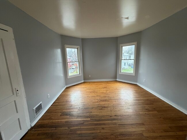 Building Photo - 227 Kellogg St