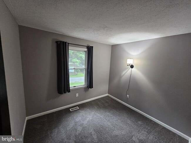 Building Photo - 730 Ox Bow Ln