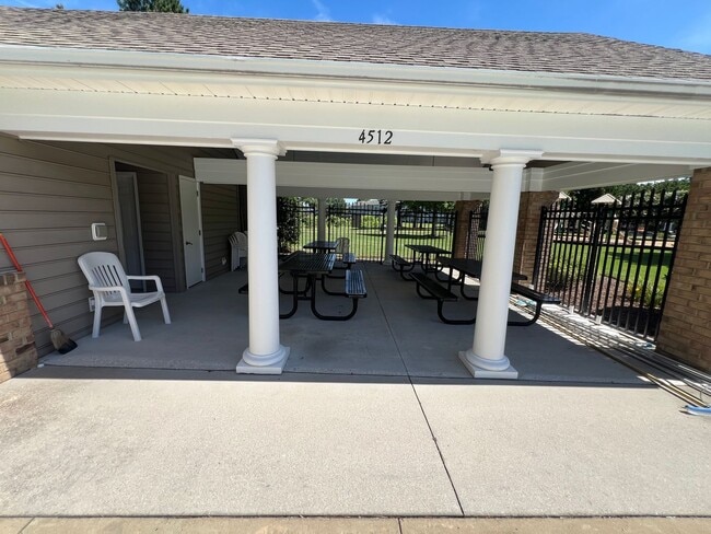 Building Photo - 940 Sugar Oak Dr