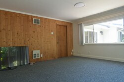 Building Photo - 636 Eastview Way