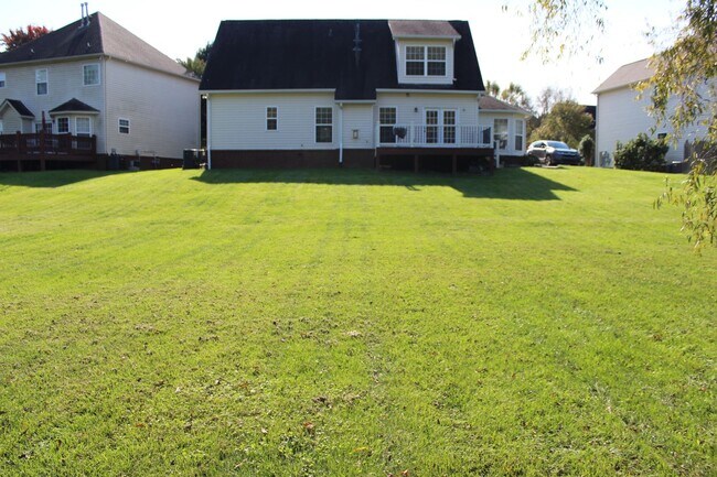 Building Photo - Amazing 3 bd/2.5bth in Farragut!!