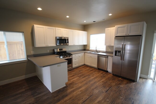 Building Photo - dou499