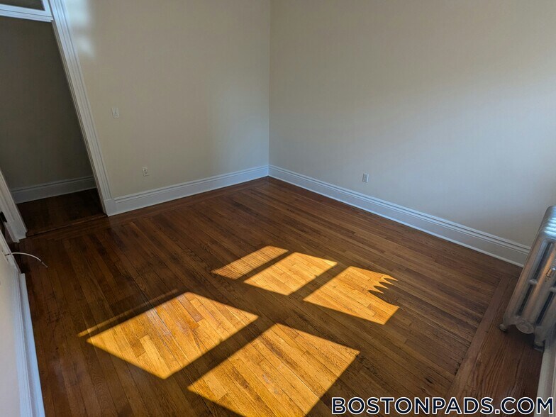 Building Photo - 31 Park Dr