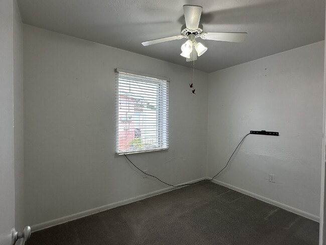 Building Photo - "Charming 3-Bed, 2-Bath in North Port!"
