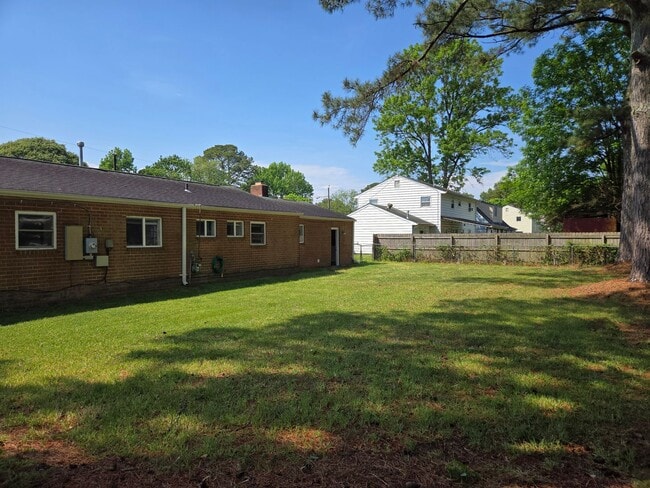 Building Photo - Move In Ready!