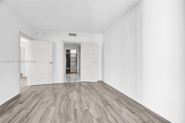 Building Photo - 801 S Miami Ave