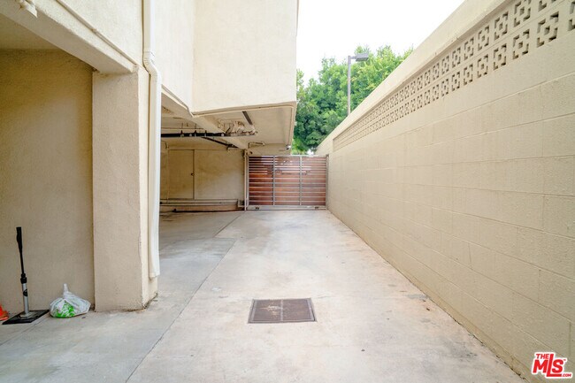 Building Photo - 1144 10th St