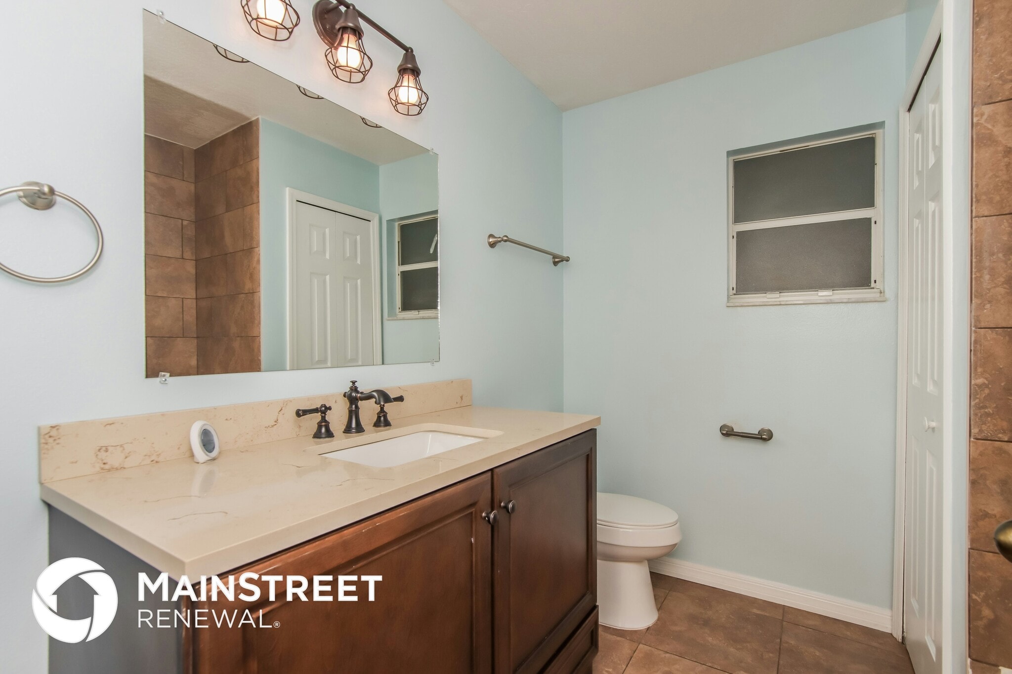 Building Photo - 874 Altona St NW