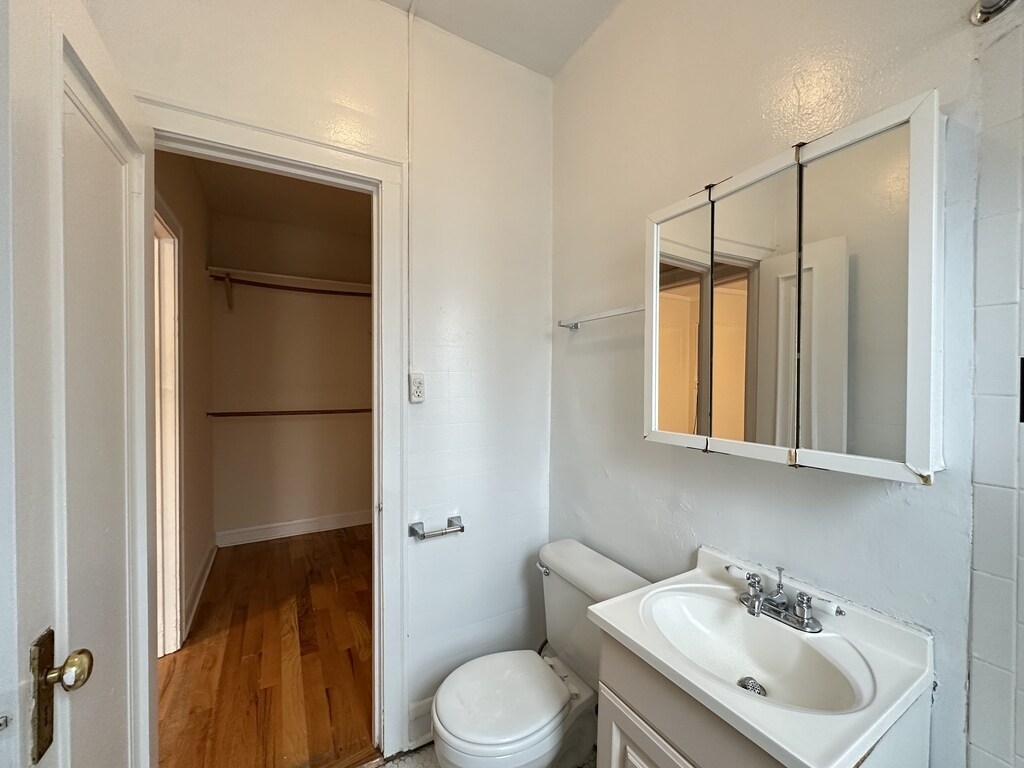 Building Photo - 2849 N Burling St