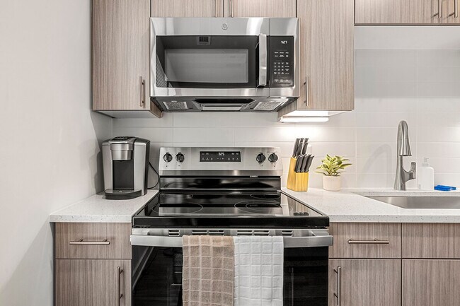 Building Photo - 2048 Bolton Dr NW