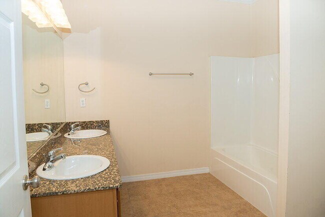 Building Photo - 1496 Bentley Cir