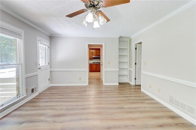 Building Photo - 1049 Seven Springs Cir NE