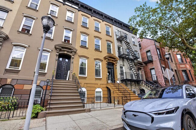 Building Photo - 540 Bramhall Ave