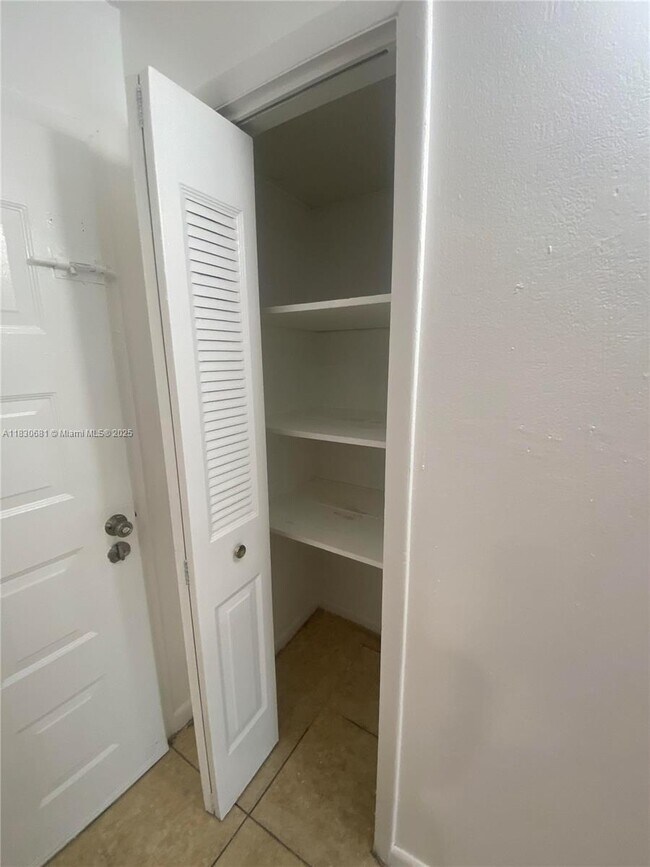 Building Photo - 6930 Miami Gardens Dr
