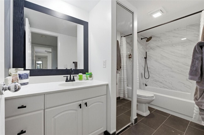 Building Photo - 1017 10th Way