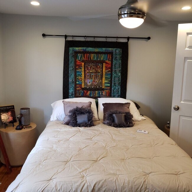 Building Photo - Charming 2BR House in Savannah