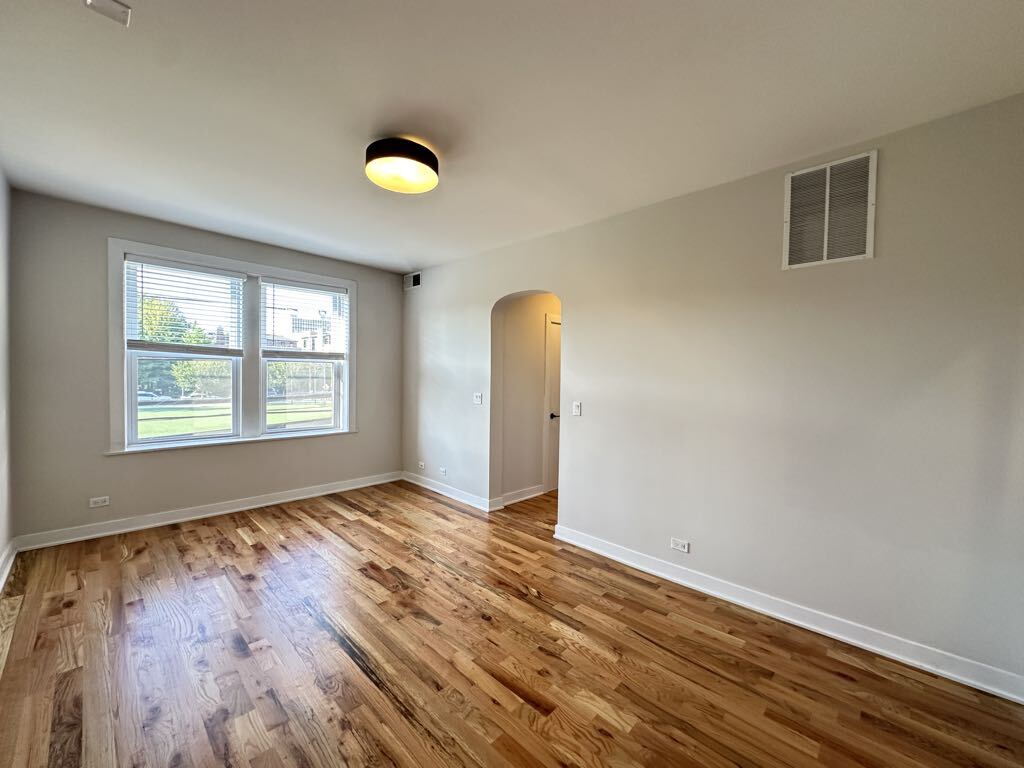 Building Photo - 659 W Wrightwood Ave