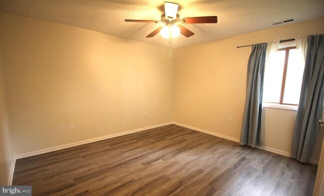 Building Photo - 5322 Ravens Crest Dr