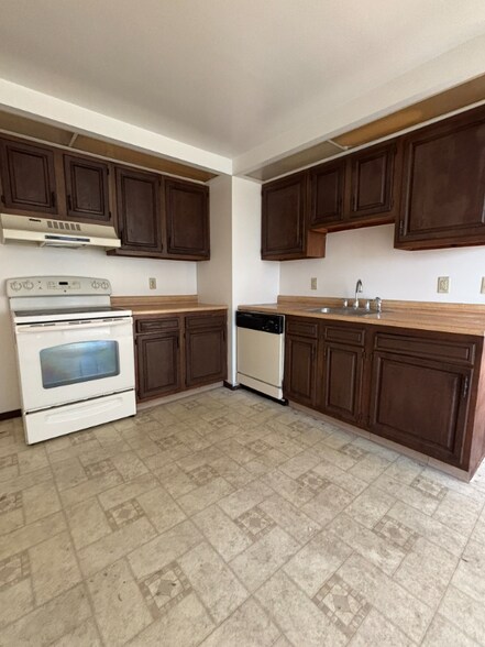 Primary Photo - 21-25 Barton Ct