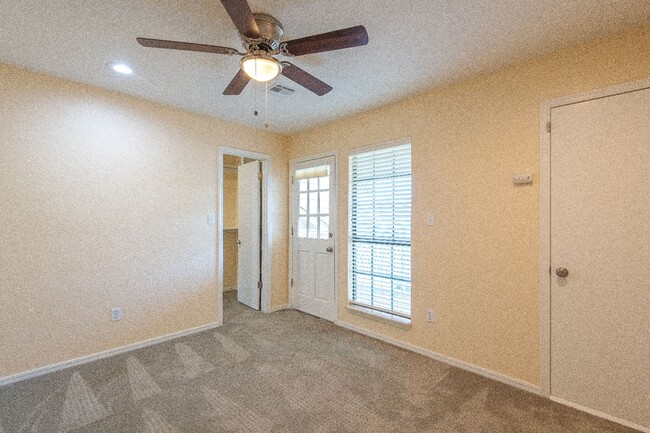 Building Photo - 613 Doe Trail