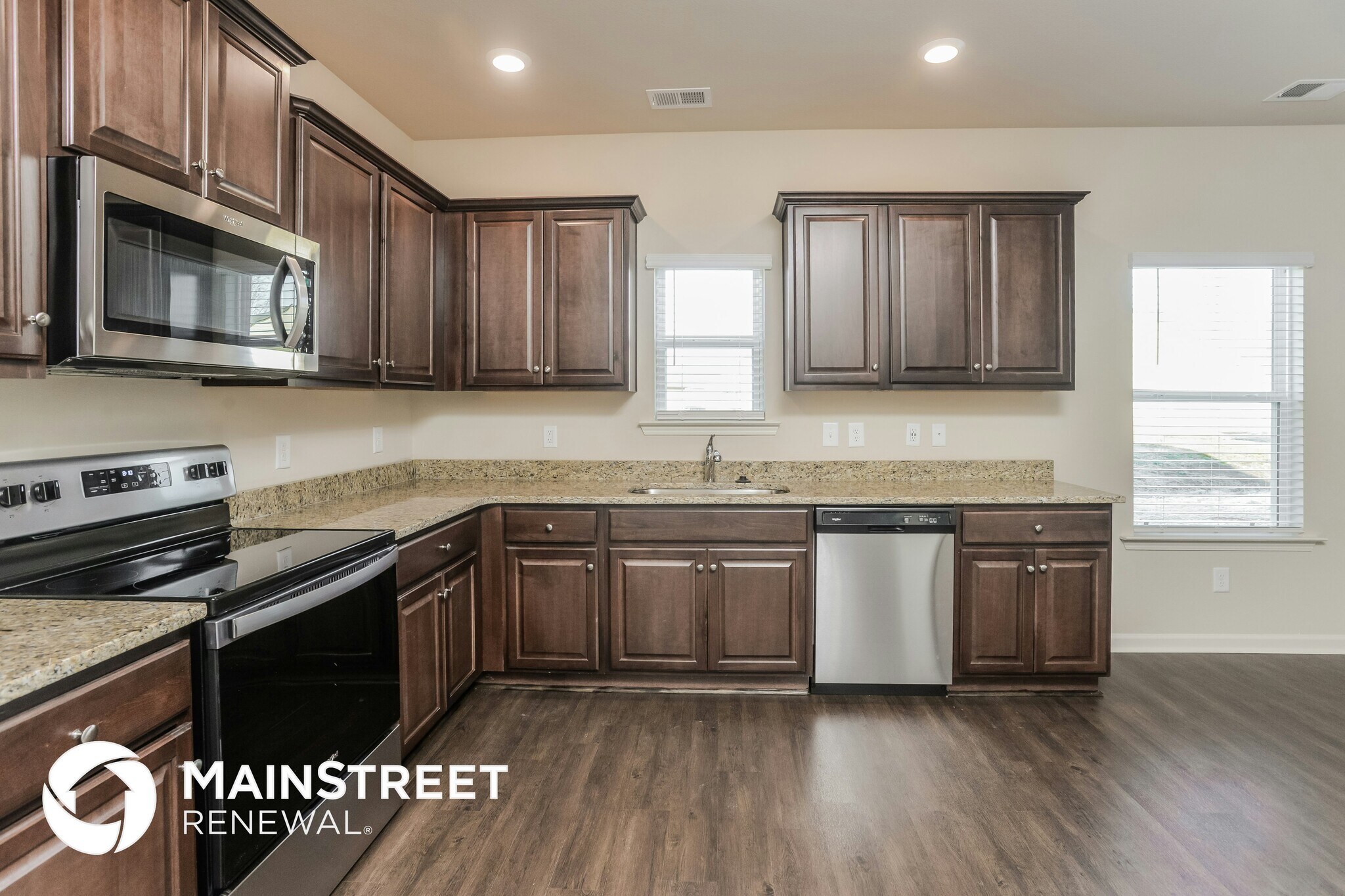 Building Photo - 555 Clover Cir