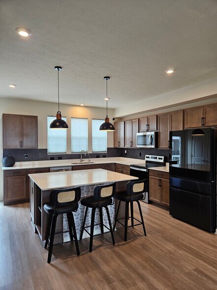Building Photo - 1728 Blenker Dr