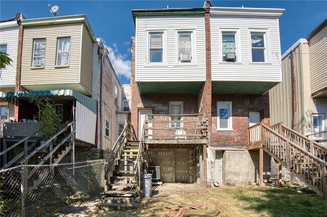 Building Photo - 354 Ophelia St