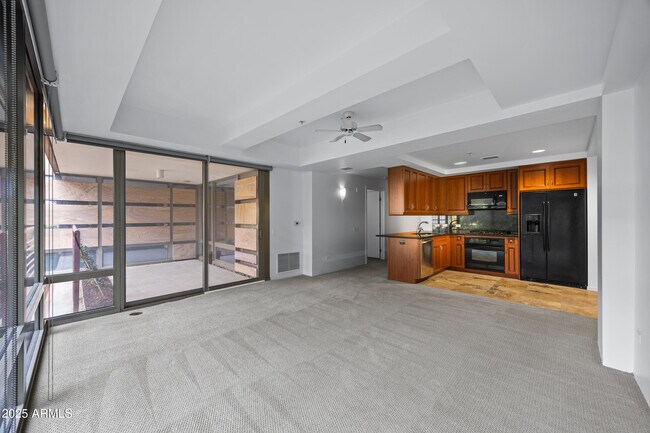 Building Photo - 7137 E Rancho Vista Dr