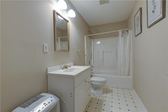 Building Photo - 1474 Lake Heights Cir