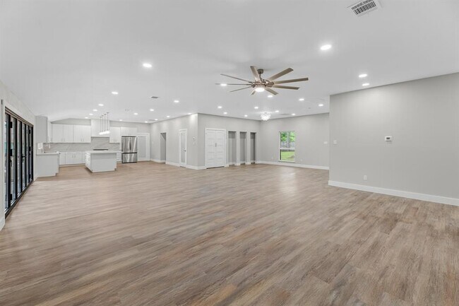 Building Photo - 8219 Wateka Cir