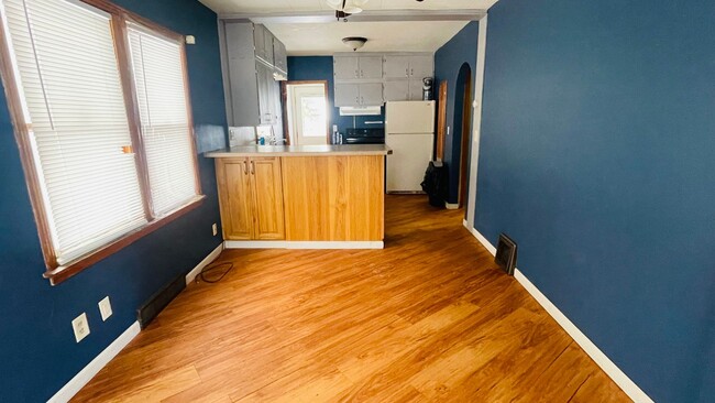 Building Photo - 1 Bedroom 1 Bathroom House!