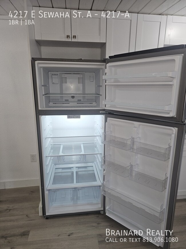 Building Photo - 4217 E Sewaha St