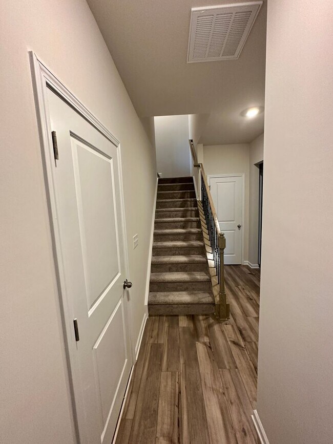 Building Photo - 4BR/3.5 Bath Townhouse in Prime Ballantyne Location; Great Schools