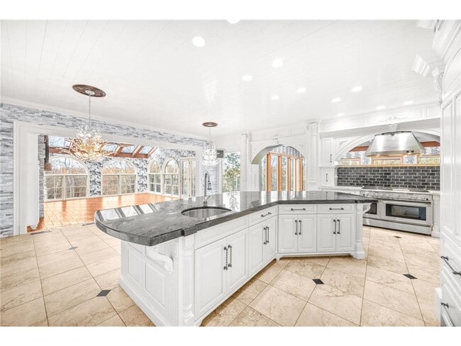 Building Photo - 1560 Bluff Creek Dr