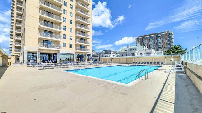 Building Photo - 5000 Boardwalk