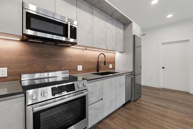 Building Photo - 4315 S Congress Ave