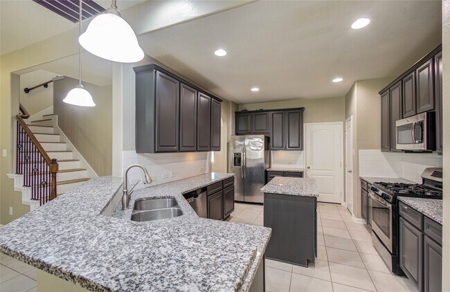 Building Photo - 7631 Willow School Dr