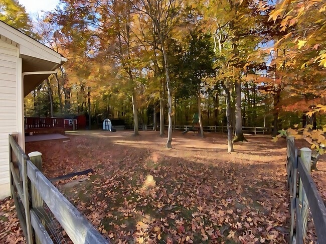 Building Photo - 8624 Valley Dr