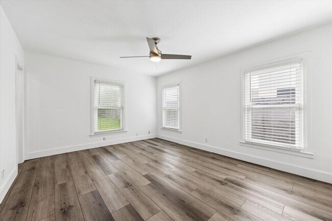 Building Photo - 1002 Ellingson Ln