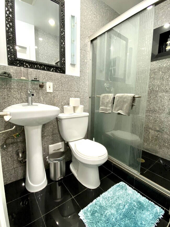 Building Photo - 310 E 103rd St