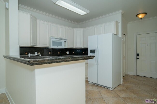 Building Photo - 12386 River Highlands Dr