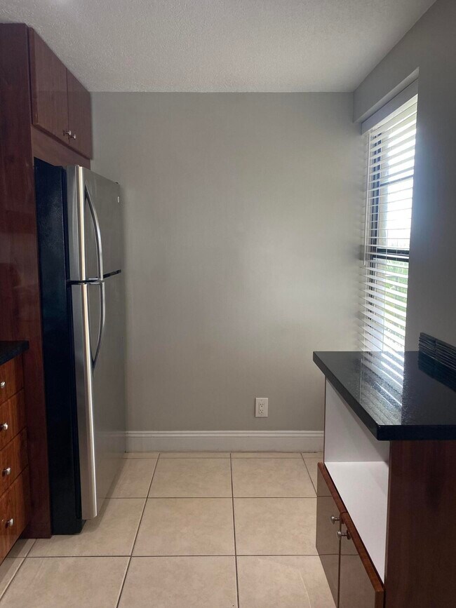 Building Photo - 9 Royal Palm Way