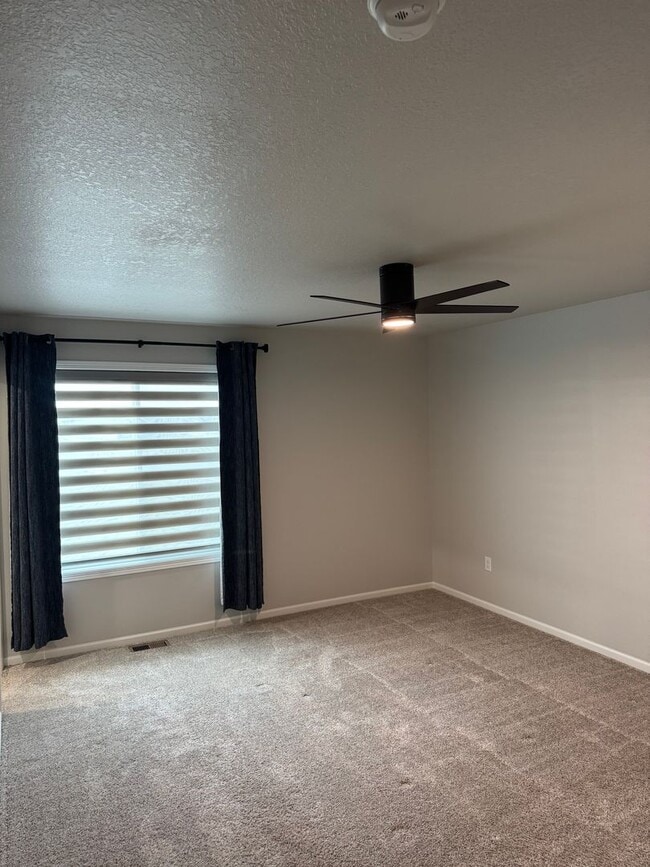 Building Photo - Modern 3-Bed Twinhome with Garage & Yard –...