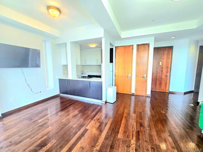 Building Photo - 42-05 Parsons Blvd