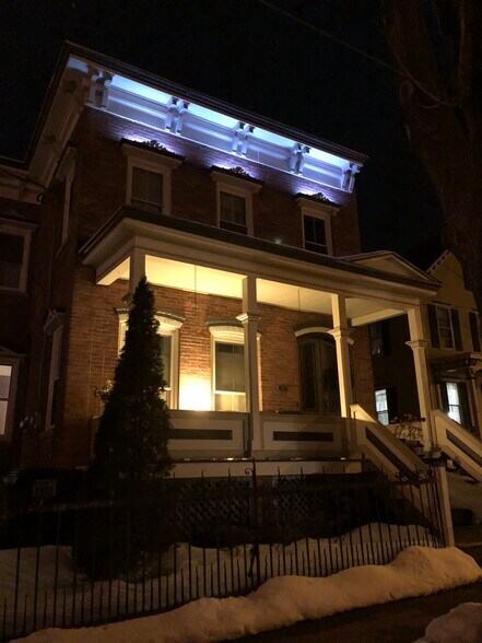 Building Photo - 147 Woodlawn Ave