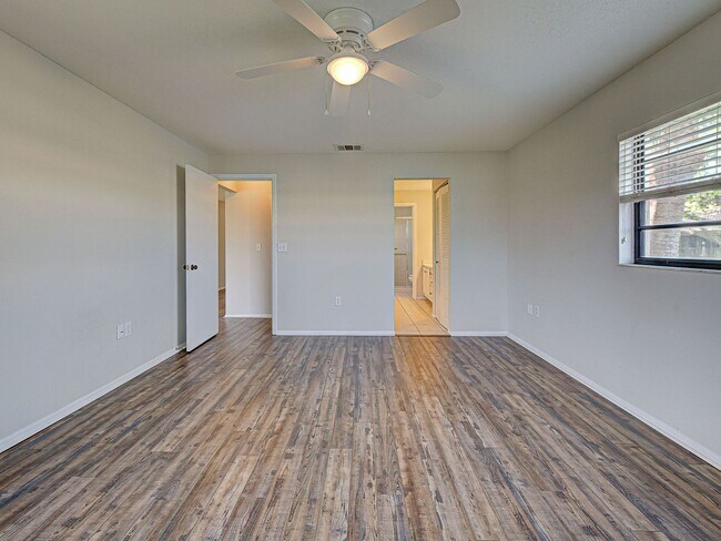 Building Photo - 2BD/2BA Mission Lakes Condo