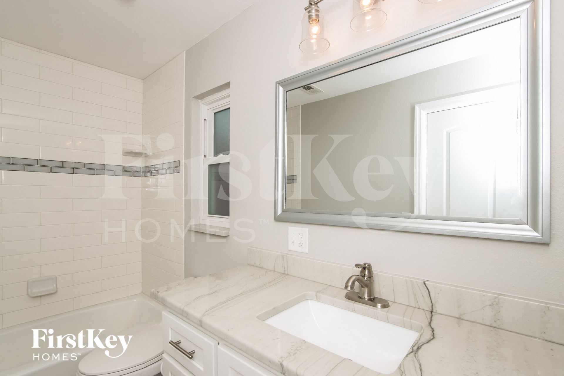 Building Photo - 525 Sacre Coeur Dr