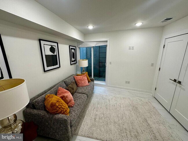 Building Photo - 2008 S College Ave