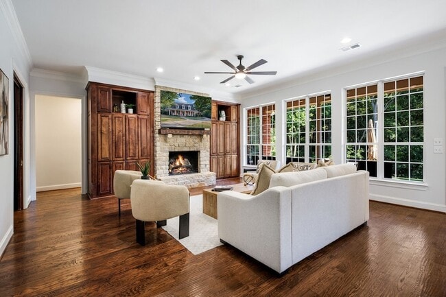 Building Photo - 5 Meadowbrook Cir