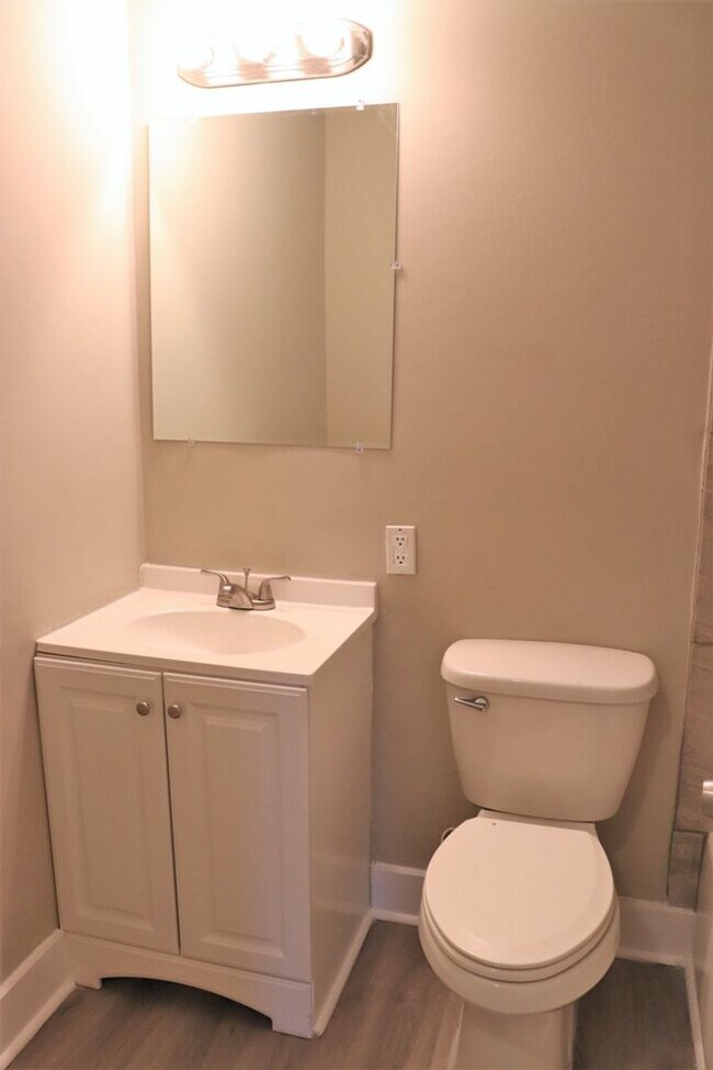Building Photo - Handsome  3-bedroom ranch home!
